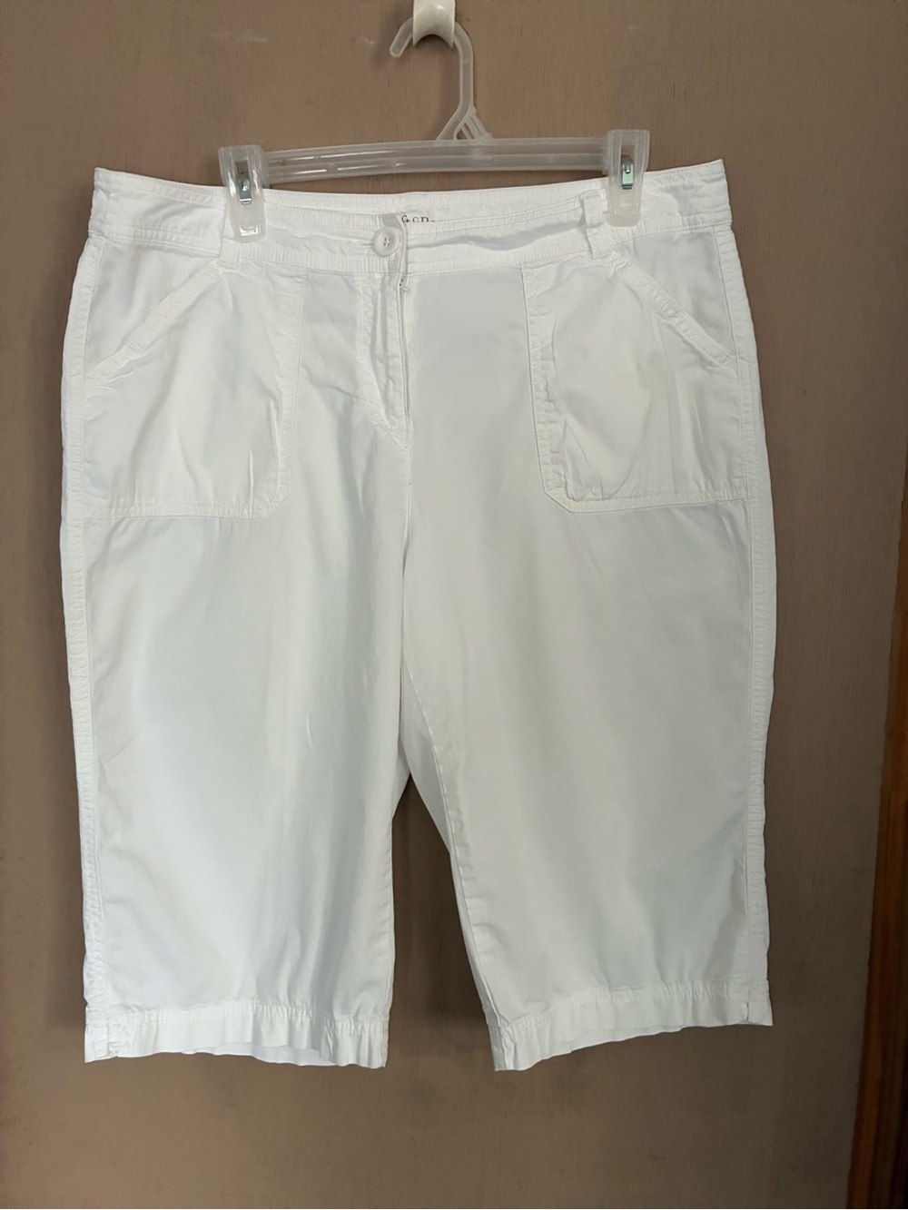 Croft & Barrow size 14 white cotton capris/light stretch/4 pockets